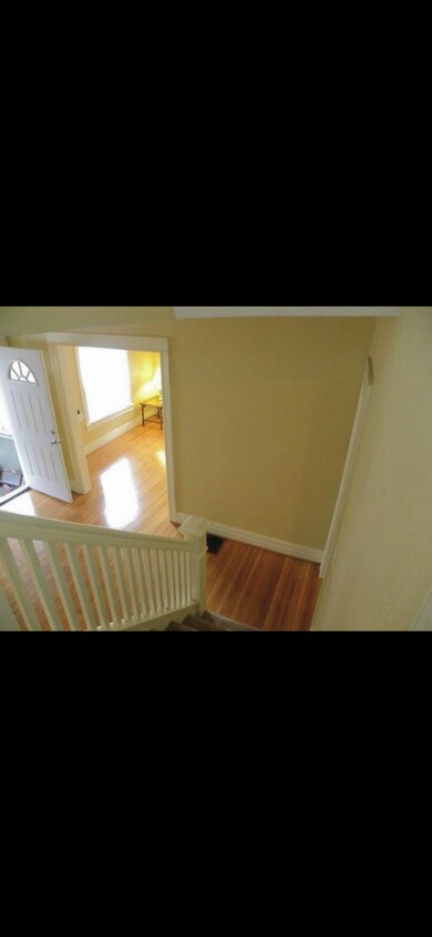 Primary Photo - 174 Barton St