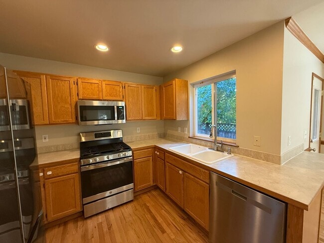 Foto del edificio - Charming 3 bed, 2.5 bath townhome located ...