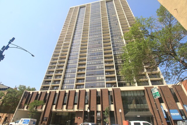 Building Photo - 1636 N Wells St