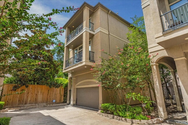 3 Bed Townhome for Rent in 77030 Near Texas Medical Center - 3 Bed Townhome for Rent in 77030 Near Texas Medical Center