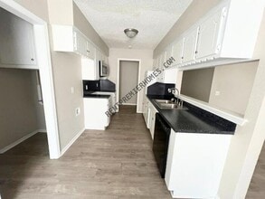 Building Photo - 3104 Simmons Dr