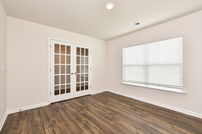 Foto del edificio - Brand New 5-Bedroom, 3-Bathroom home in Wo...