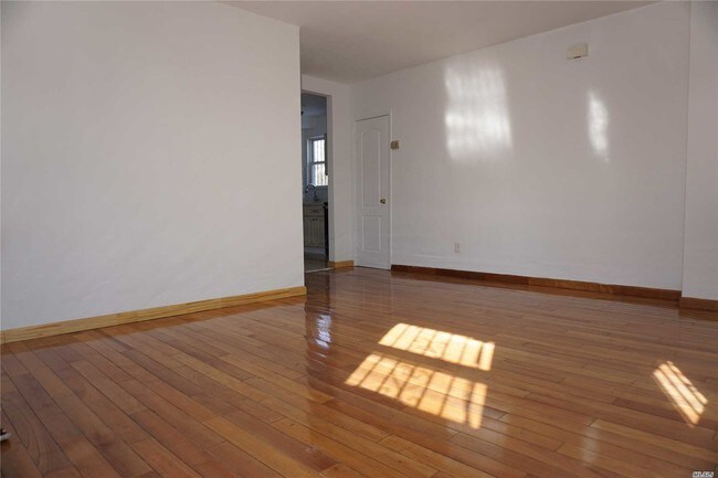 Foto del edificio - 146-41 Cherry Ave