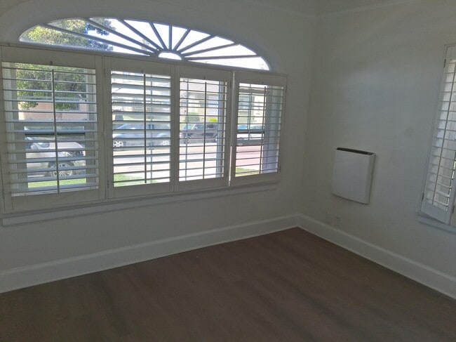 Building Photo - 6250 S Van Ness Ave