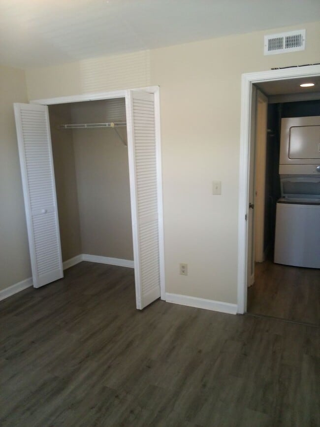 Building Photo - Tradewinds I Unit 1607