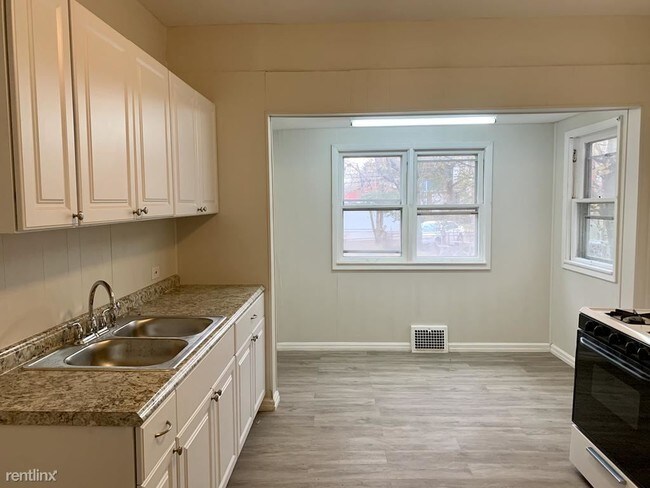 Foto del edificio - 1855 W 65th St