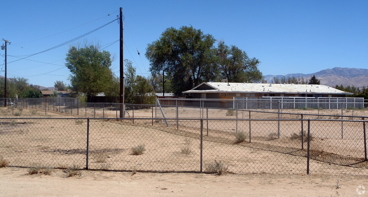 Building Photo - 12956 Ojai Rd