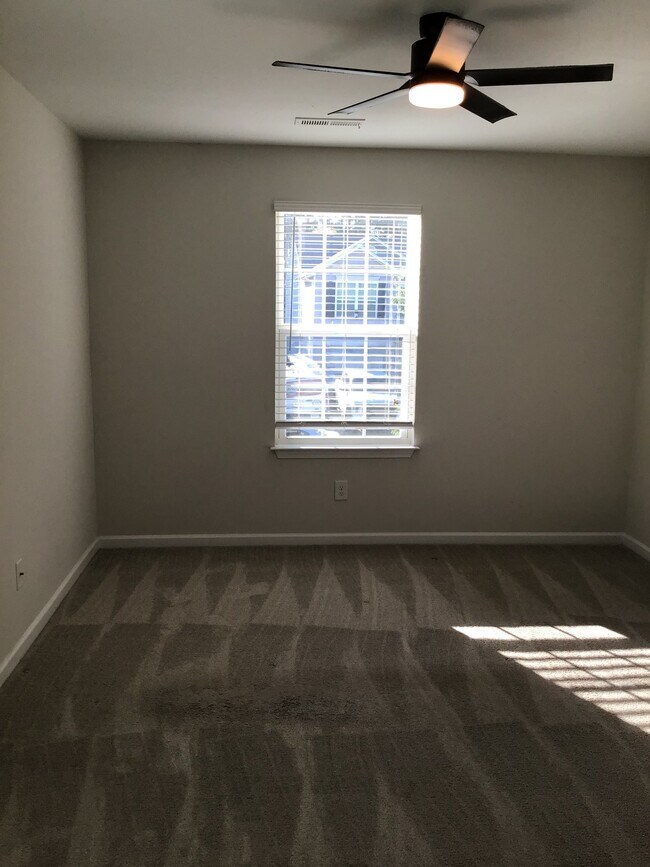 Foto del edificio - 399 Randolph Dr