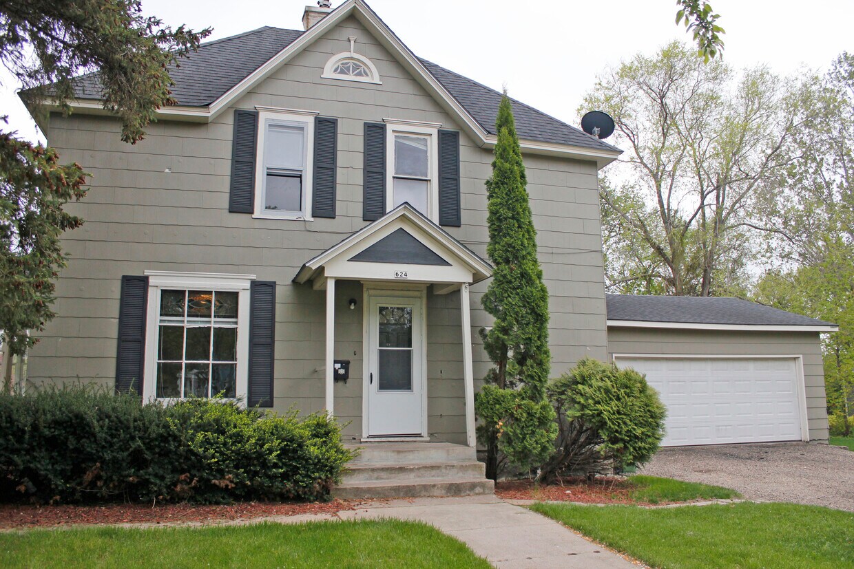 624 7th St, Brookings, SD 57006 House Rental in Brookings, SD