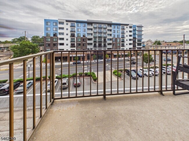 Foto del edificio - 10 N Wood Ave