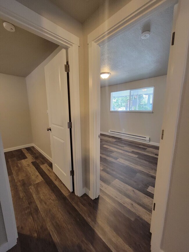 Building Photo - Cozy 2 bedroom 1 bath, newly remodeled and...