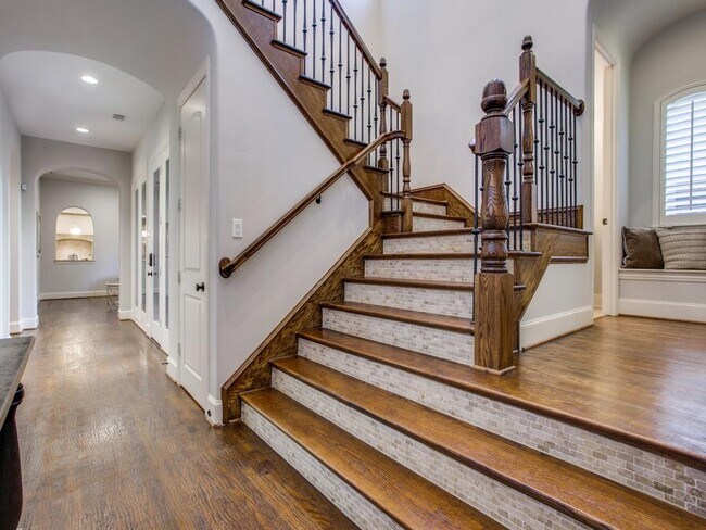 Building Photo - 646 Brookstone Dr