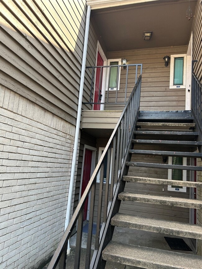 Building Photo - 4444 N Victory Dr