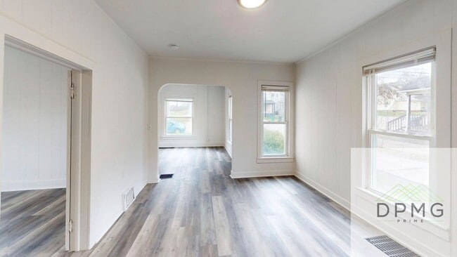 Building Photo - 122 S Hosmer St