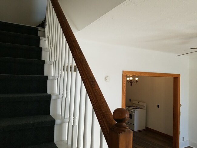 Foto del edificio - 11 W Front St