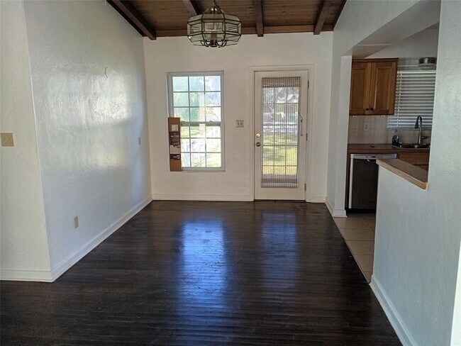 Foto del edificio - 10611 Dixon Dr