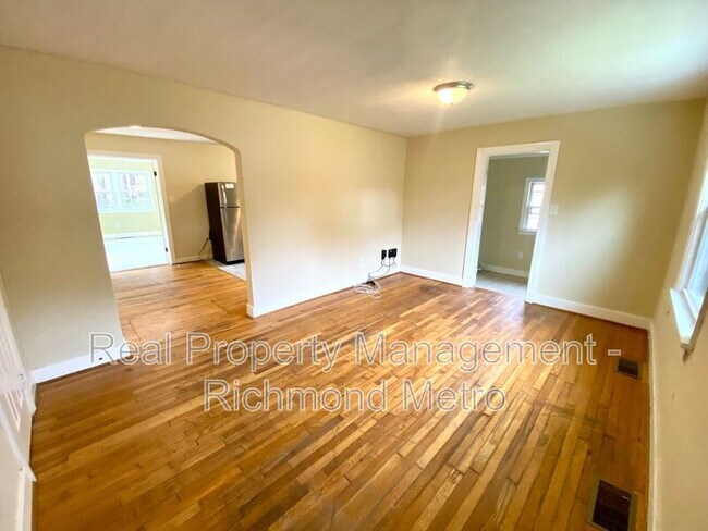 Building Photo - 208 Algiers Dr