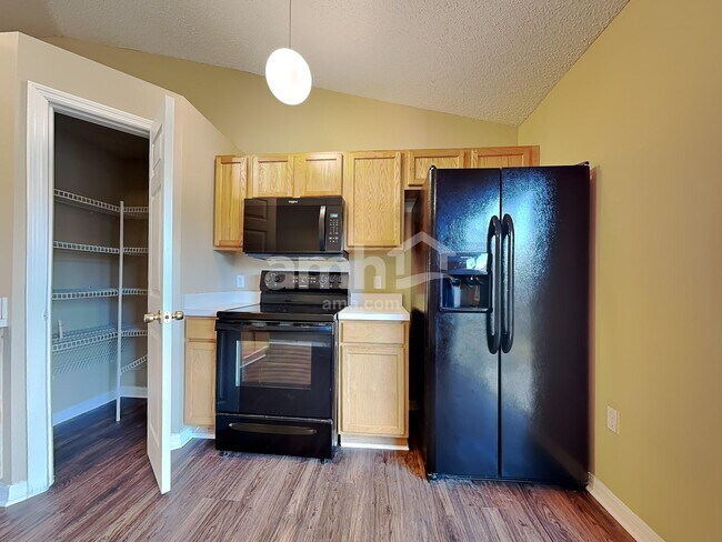 Foto del edificio - 6679 Gentle Oaks Dr W