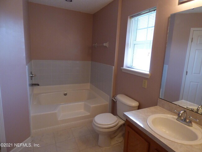 Building Photo - 12819 Glade Springs Dr S