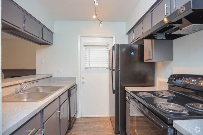 1HAB, 1BA - 637SF - Fairwood - Pleasant Creek Apartments