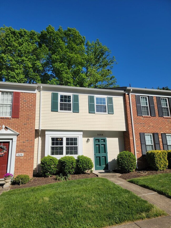 Foto del edificio - Great 2 Bedroom Townhouse for Rent in Western Henrico