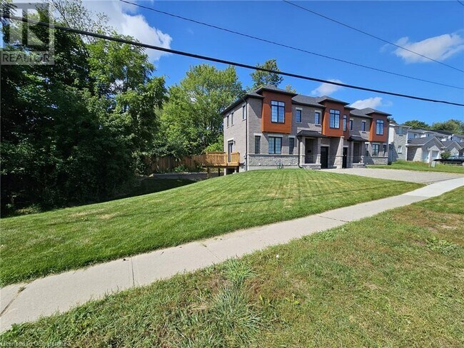 Photo du bâtiment - 1434 Franklin Blvd