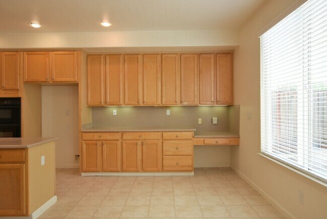 Foto del edificio - Gorgeous and Spacious 5 Bedroom 4 Bath Hom...