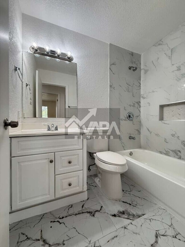 Foto del edificio - 13811 Flairwood St