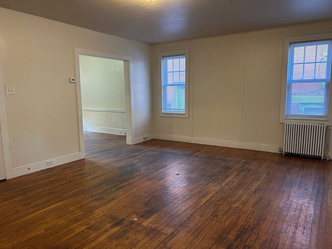 Foto del edificio - Beautiful 3 Bedroom End of Row Townhome in...