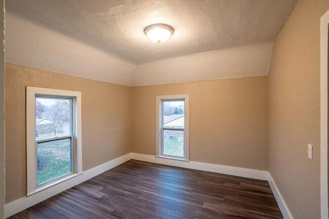 Foto del edificio - 4 Bedroom 1 Bath - Short term lease available contact for more information