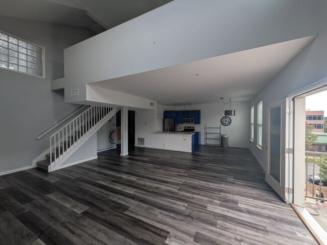Building Photo - 837 E 17th Ave