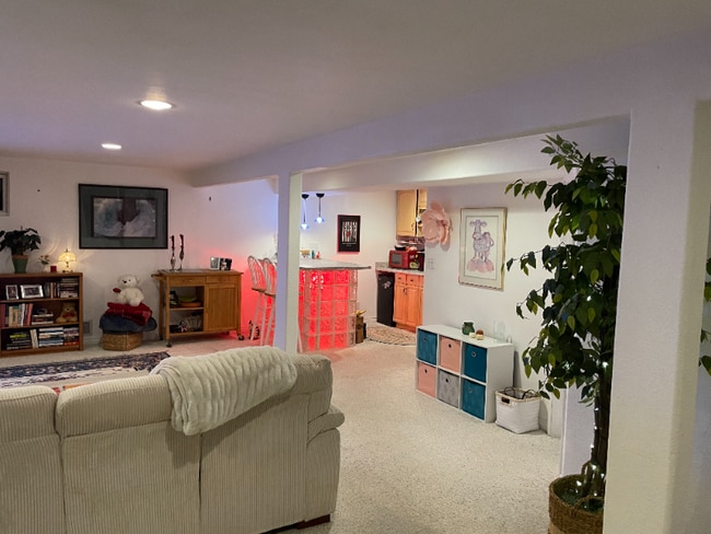 Building Photo - 5340 Vale Dr