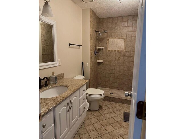 Foto del edificio - 1657 Helena Rd N