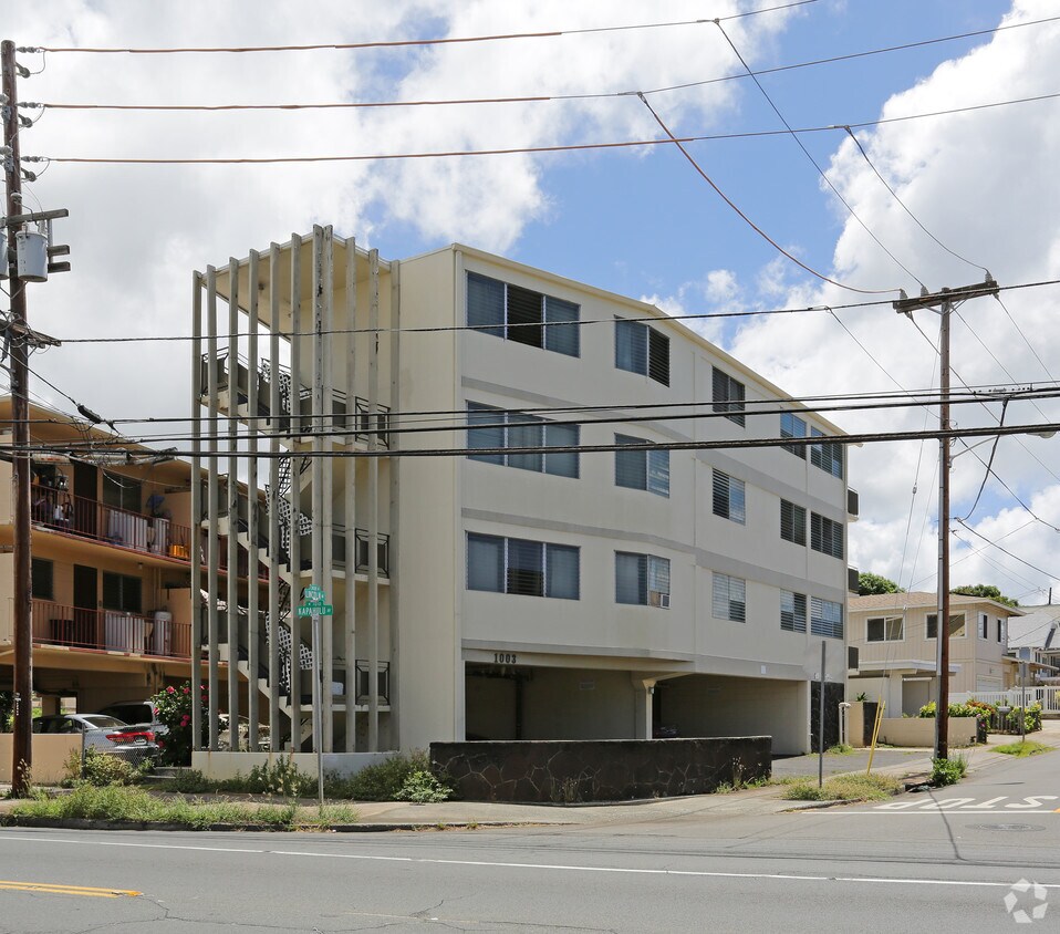 Building Photo - 1003 Kapahulu St