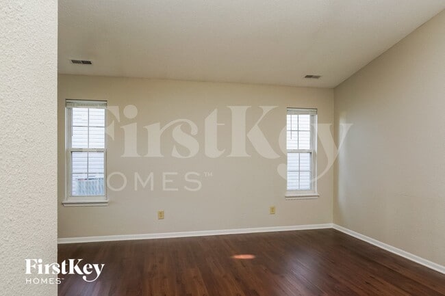 Foto del edificio - 1880 Long Lake Dr