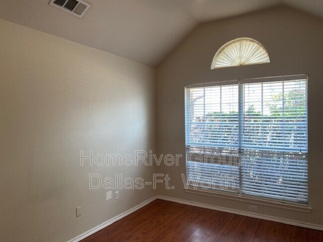 Foto del edificio - 3657 Blue Spruce Dr