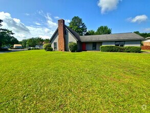 Building Photo - 300 Esplanade Dr