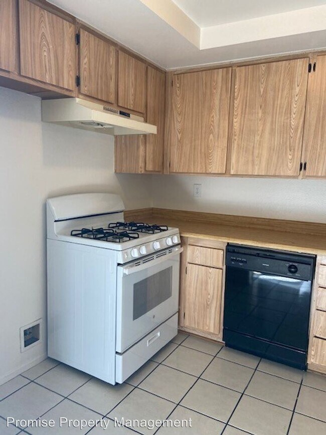 Foto del edificio - 2418-2420 Huntington St