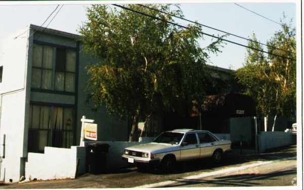 Primary Photo - 10205 Pinewood Ave