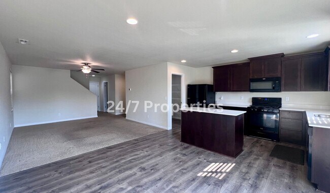 Foto del edificio - *1/2 OFF FIRST MONTH'S RENT* Magnificent 4BD I 2.5BA Molalla Home