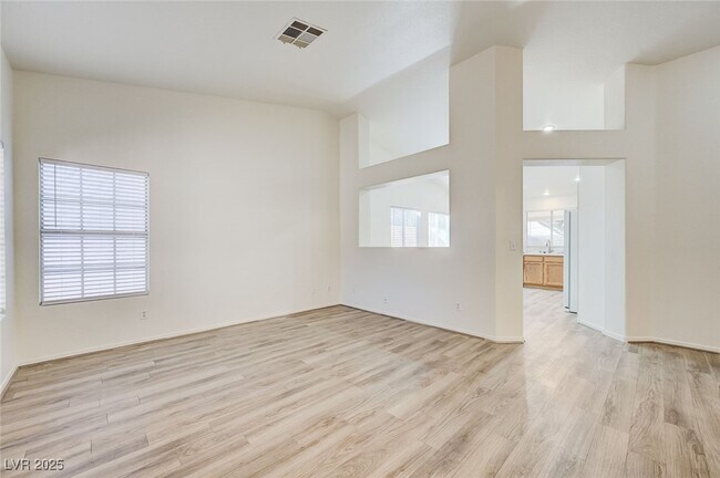 Foto del edificio - 9665 Crystal Ridge Rd