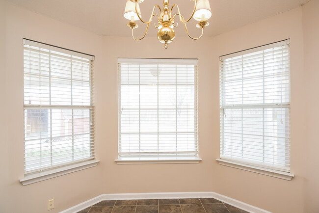 Building Photo - 75 Oakridge Cove