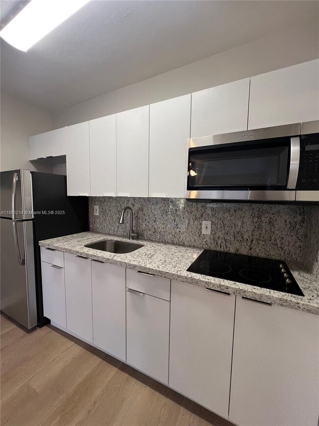 Building Photo - 361 Sharar Ave