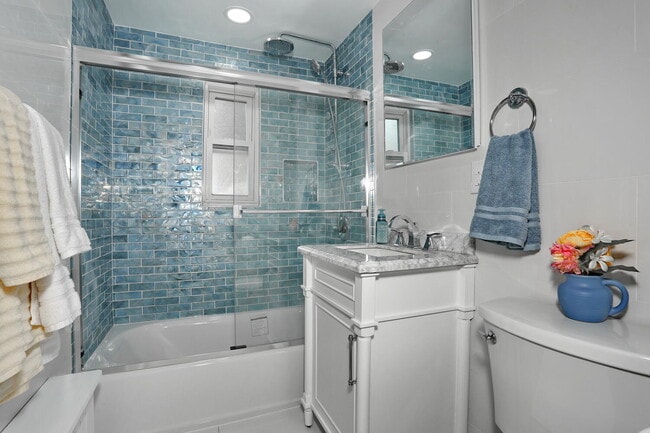 Foto del edificio - 100 Huguenot Ave