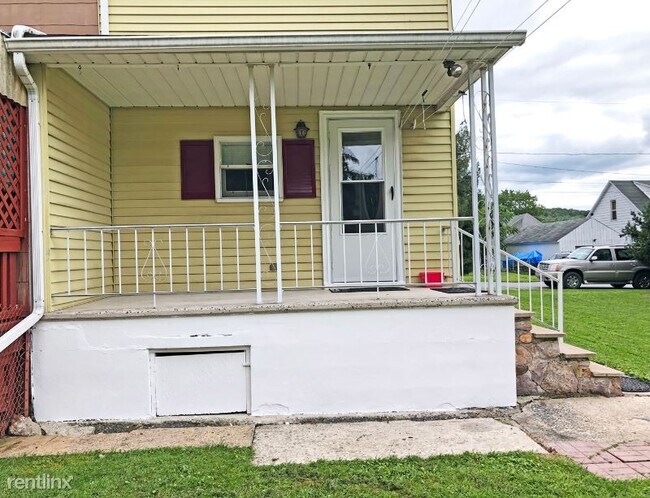 Building Photo - 2 br, 1 bath Townhome - 110 Green St.