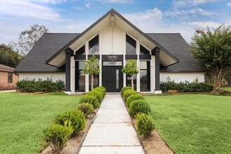 Building Photo - 6243 S Braeswood Blvd