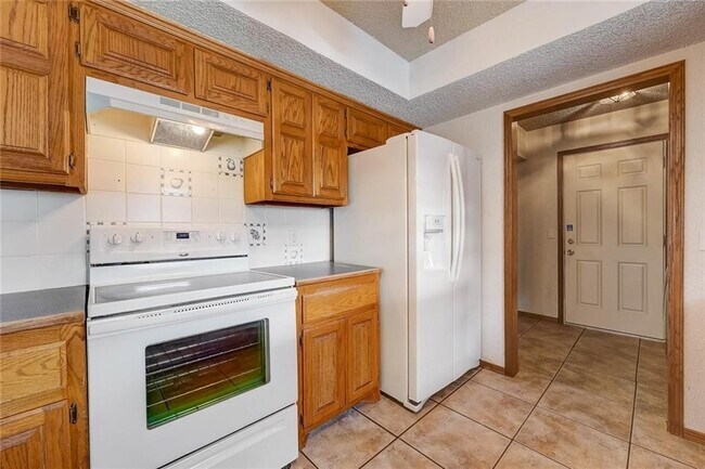 Building Photo - 14625 NE 6th St