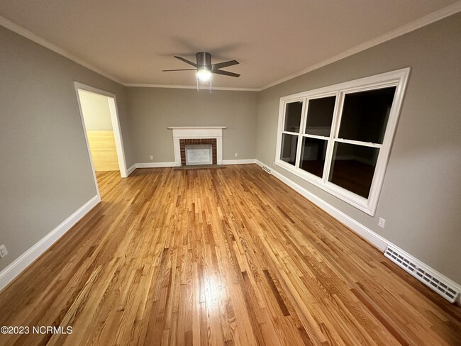 Foto del edificio - 2211 Carey Rd