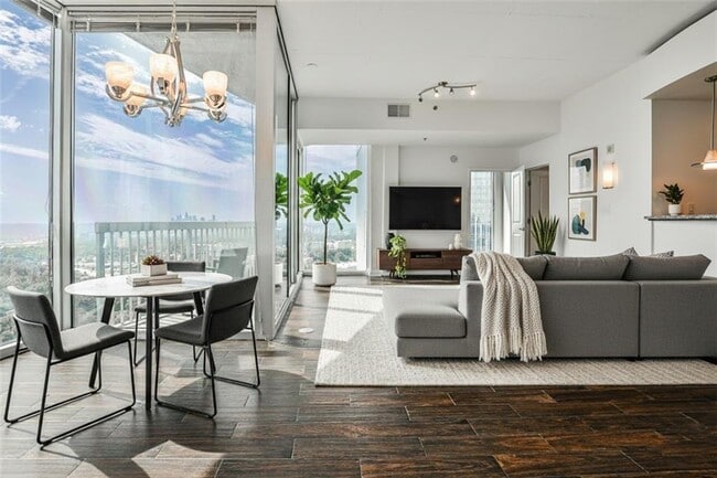 Foto del edificio - 3324 Peachtree Rd NE