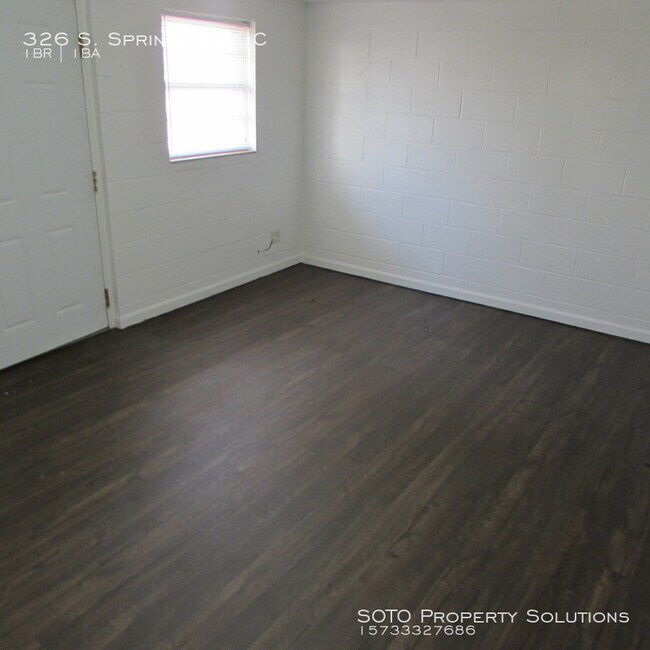 Foto del edificio - 326 S Spring St